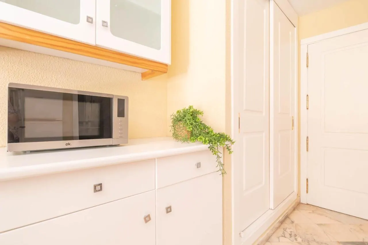 Апартаменты Romana Playa Beach Pool Paradise - Happy Rentals Марбелья